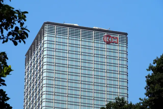 霍建宁打辅助，李嘉诚家族攒下1600亿现金
