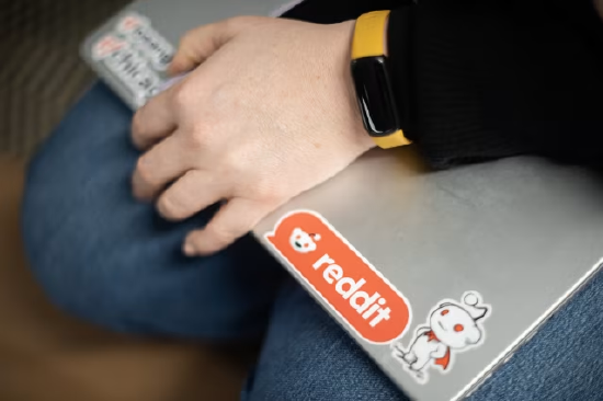 AI重塑营销搜索格局之际	，Reddit竭力维持自身本色